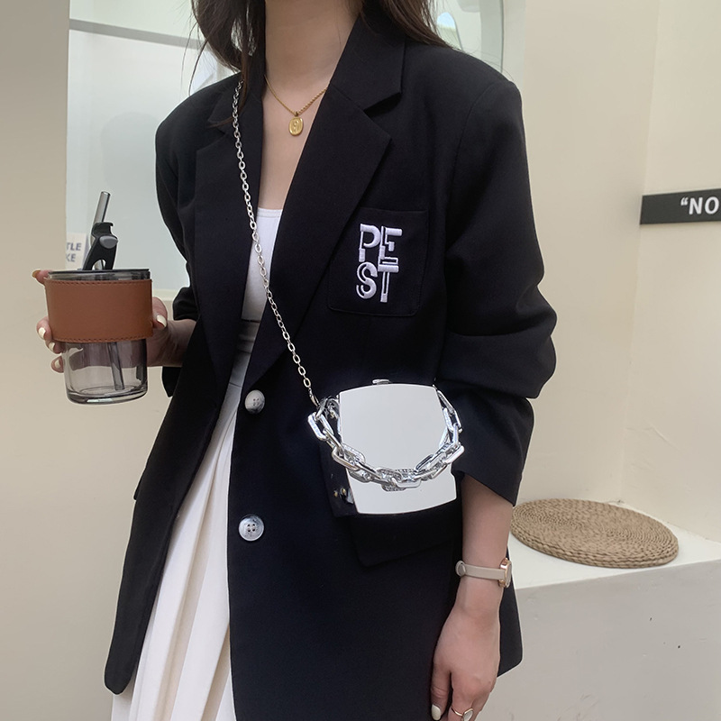 Abendtasche für Damen ⎜ Elegante Box-Tasche mit Gliederkette und glänzender Hartschale für besondere Anlässe