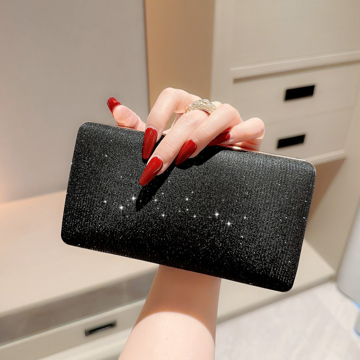Damen Clutch mit Glitzereffekt ⎜ Elegante Abendtasche mit Strassring und funkelndem Design für besondere Anlässe