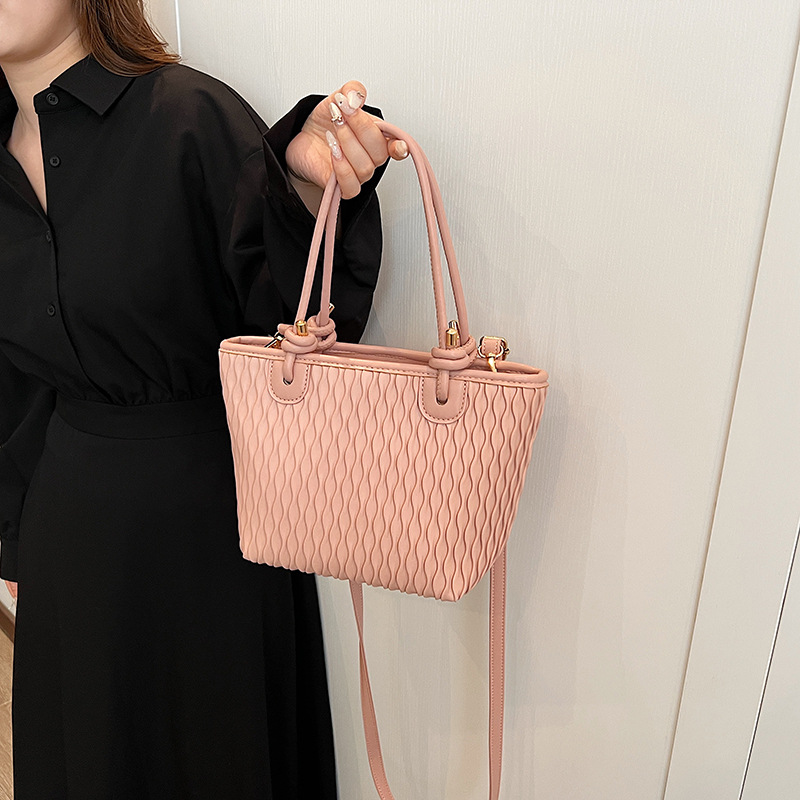 Schultertasche für Damen ⎜ Schlichte Umhängetasche mit strukturierter Oberfläche und doppeltem Henkel für Alltag und Büro