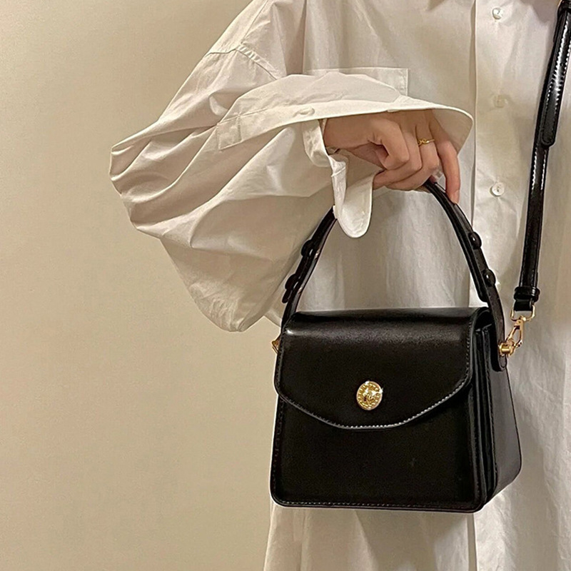 Umhängetasche für Damen ⎜ Modische Retro-Handtasche mit Tragegriff und verstellbarem Riemen für Alltag und Ausgehen