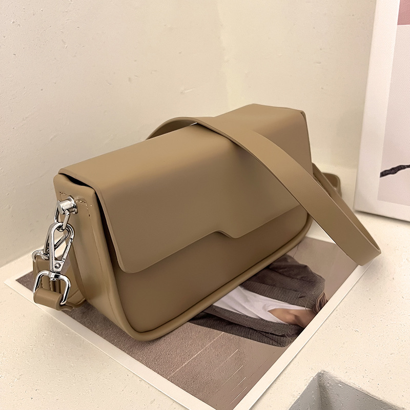 Schultertasche für Damen ⎜ Schlichte Baguette-Form mit verstellbarem Riemen für Alltag und Freizeit