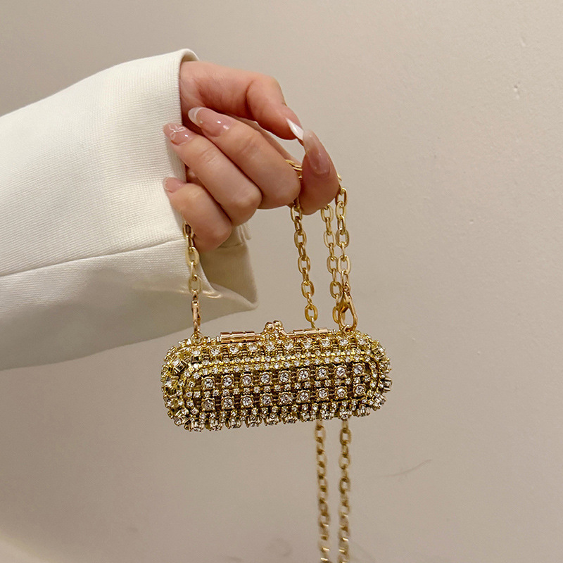 Abendtasche für Damen ⎜ Elegante Clutch mit Strassbesatz und Kettenträger für festliche Anlässe