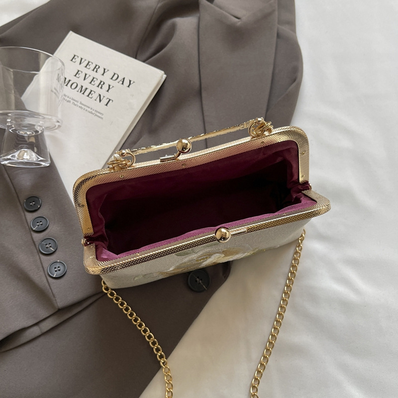 Stickerei Handtasche im Chinesischen Stil ⎜ Elegante Clutch mit Perlenhenkel und Traditionellem Blumenmuster