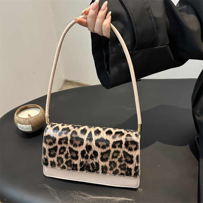 Damen Schultertasche ⎜ Elegante Umhängetasche mit Leopardenmuster und geräumigem Hauptfach