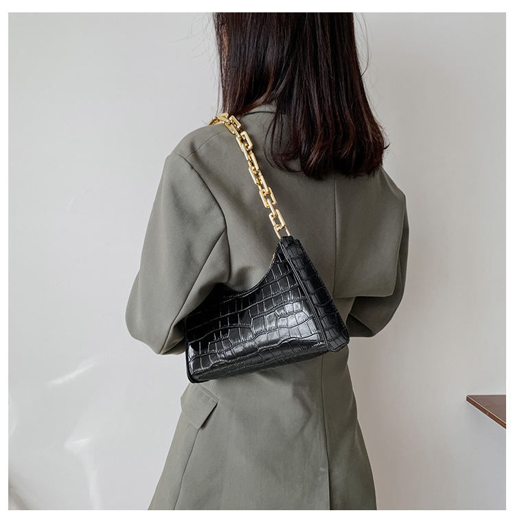 Schultertasche für Damen ⎜ Stilvolle Unterarmtasche mit Krokoprägung und goldener Gliederkette