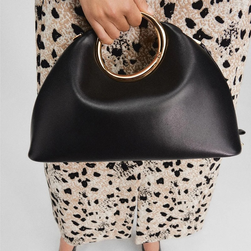 Handtasche mit Metallring ⎜ Weiche Lederoptik Tasche zum Handtragen mit modernem Design und praktischem Griff