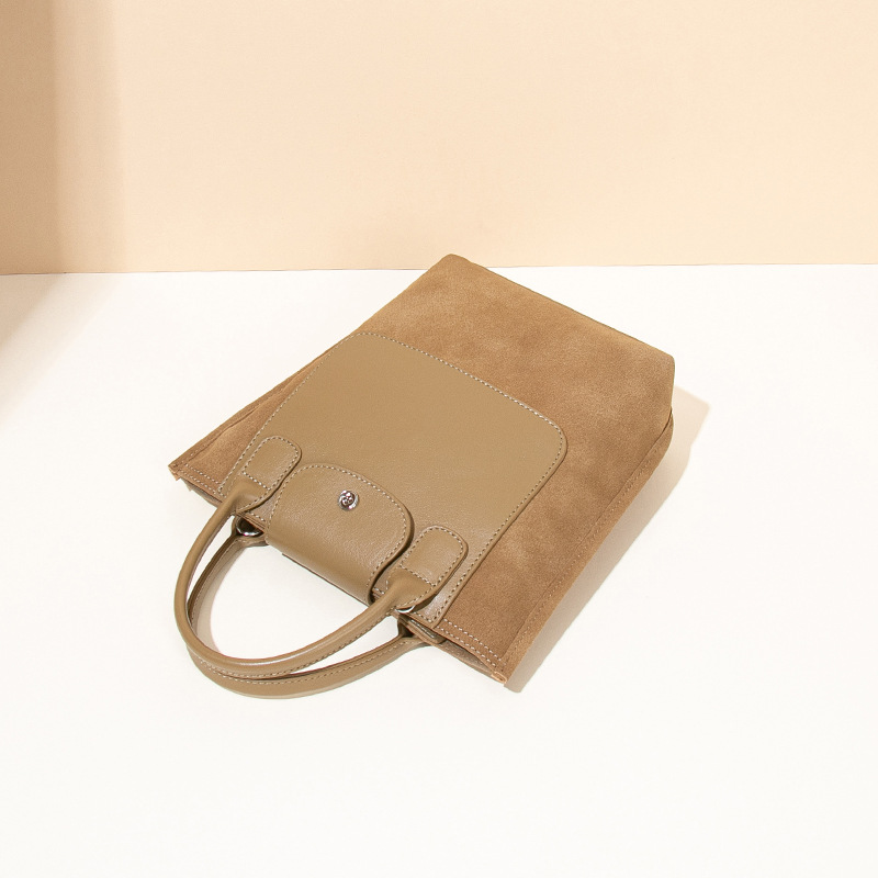 Damentasche mit Schulterriemen ⎜ Stylische Beuteltasche aus Wildleder mit Kontrastnähten und viel Stauraum