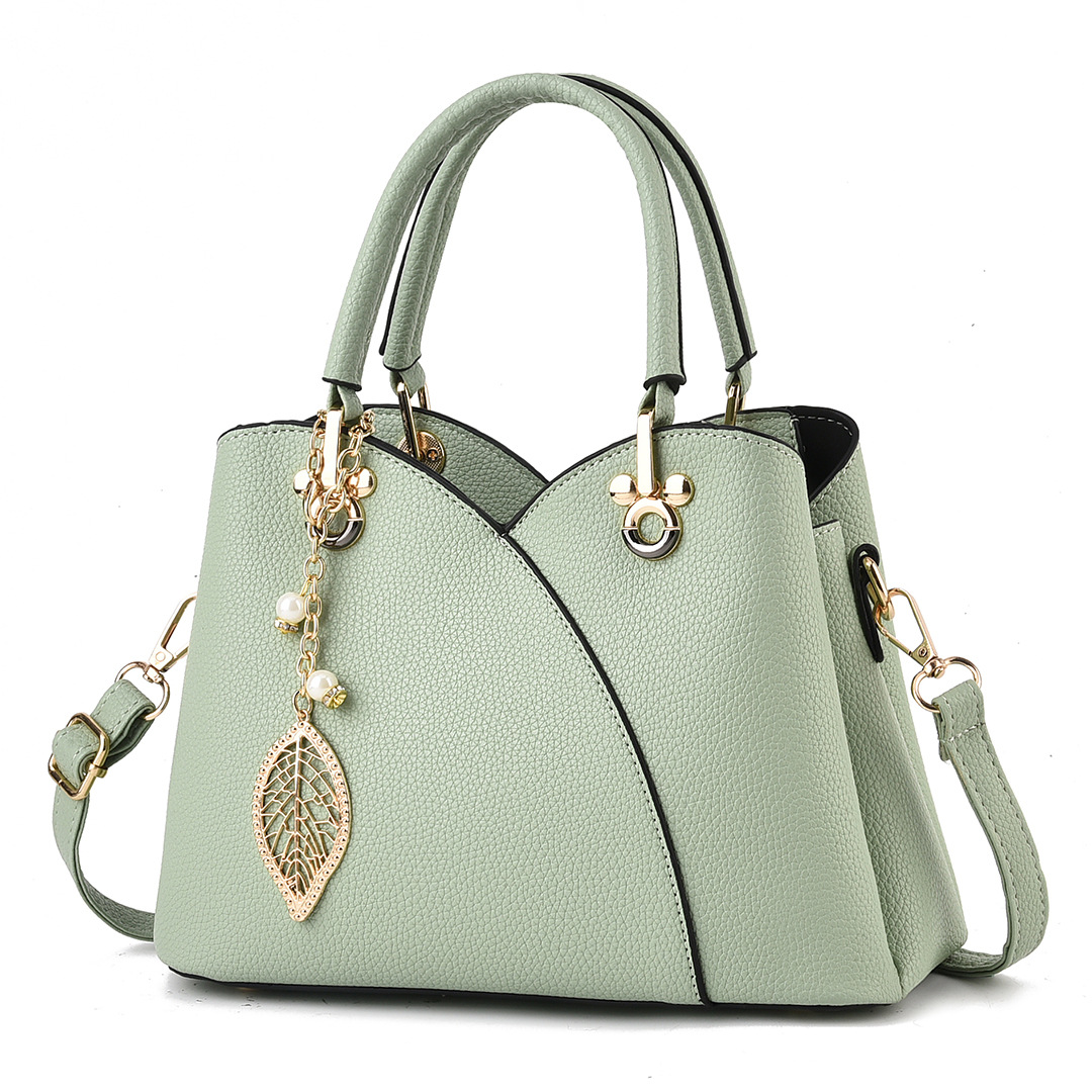 Elegante Damentasche ⎜ Vielseitige Handtasche mit goldenen Akzenten und stilvollem Blattanhänger