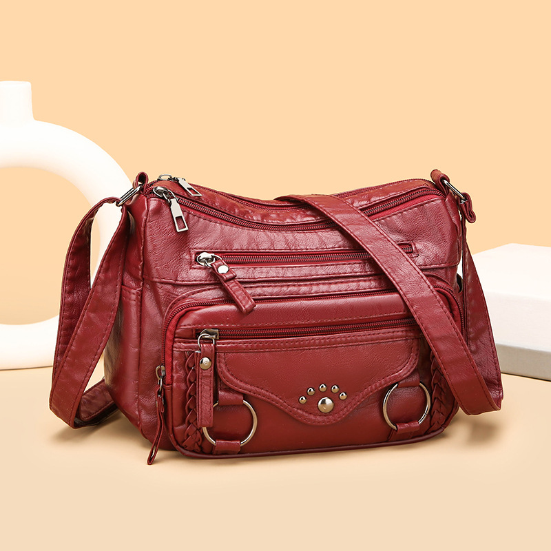 Umhängetasche für Damen ⎜ Weiche Schultertasche aus Kunstleder mit Zierdetails und praktischen Reißverschlüssen
