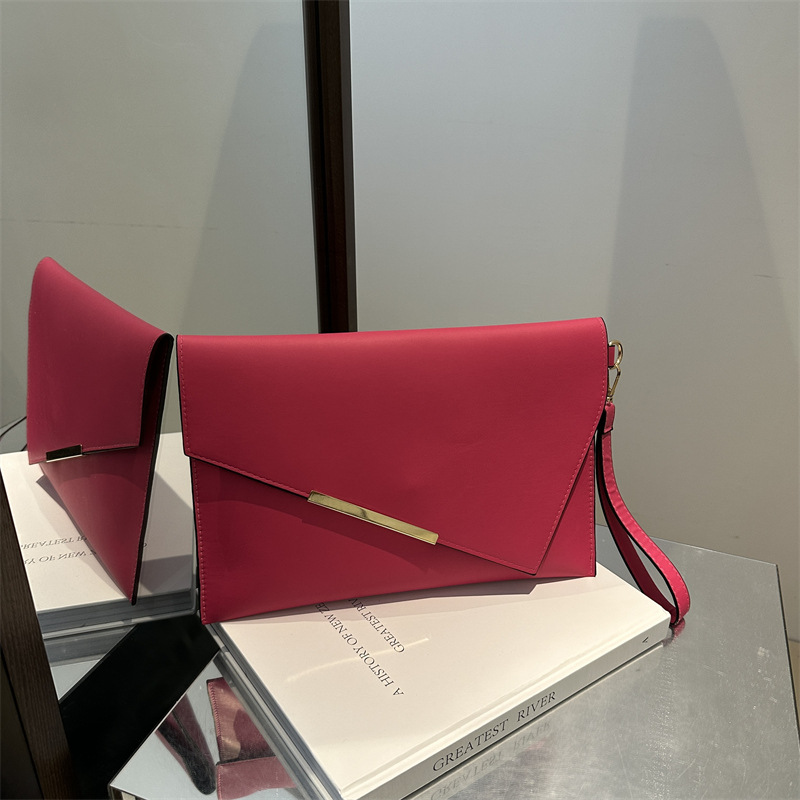 Clutch für Damen ⎜ Elegante Umschlagtasche in Briefumschlag-Optik mit Handgelenkriemen für besondere Anlässe