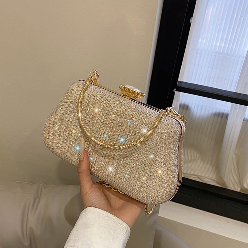Damen Clutch mit Kette ⎜ Glänzendes Design mit Goldgriff für elegante Outfits und besondere Anlässe