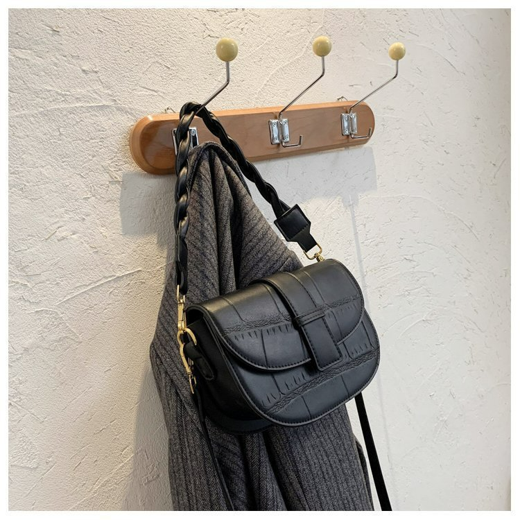 Damen Schultertasche mit Flechtgriff ⎜ Elegante Umhängetasche in Steinoptik mit praktischem Verschluss