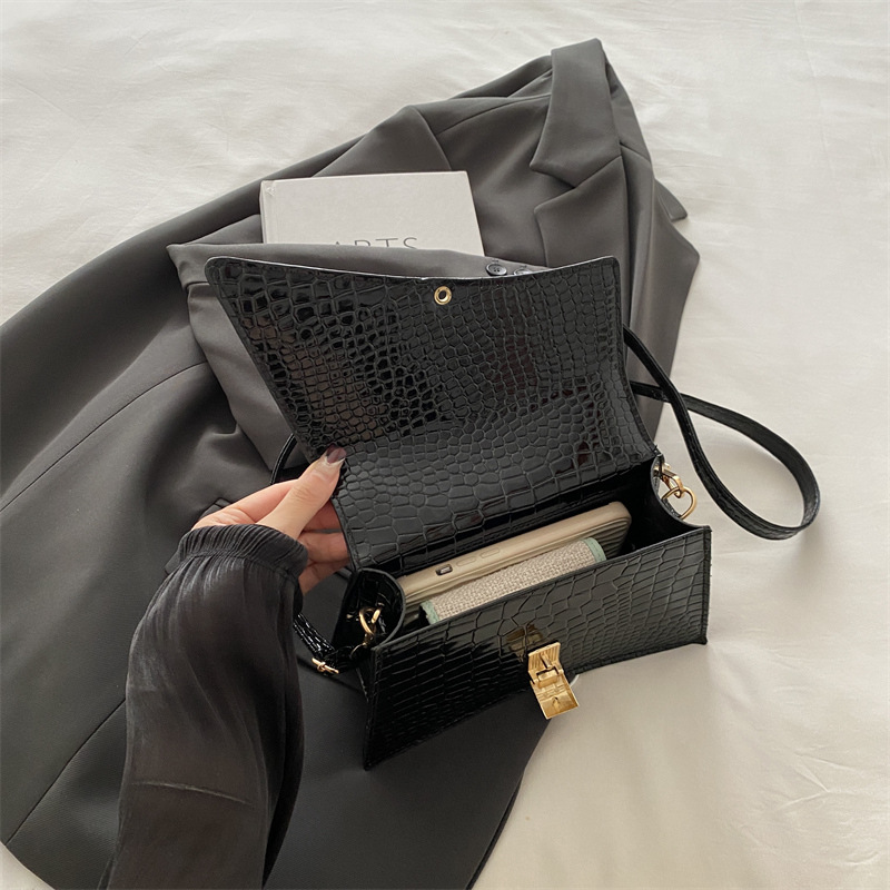 Stylische Handtasche für Damen ⎜ Elegantes Croco-Design mit praktischer Schulterkette und zeitlosem Look