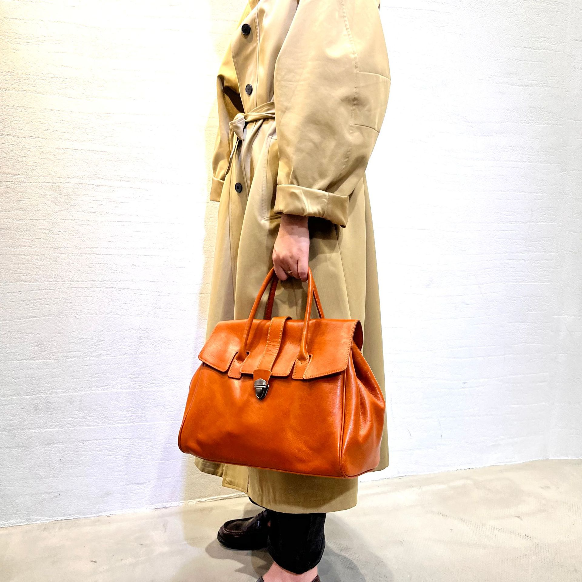 Damen Handtasche aus Echtleder ⎜ Elegante Tragetasche im Retro-Stil mit großem Hauptfach für Alltag und Büro