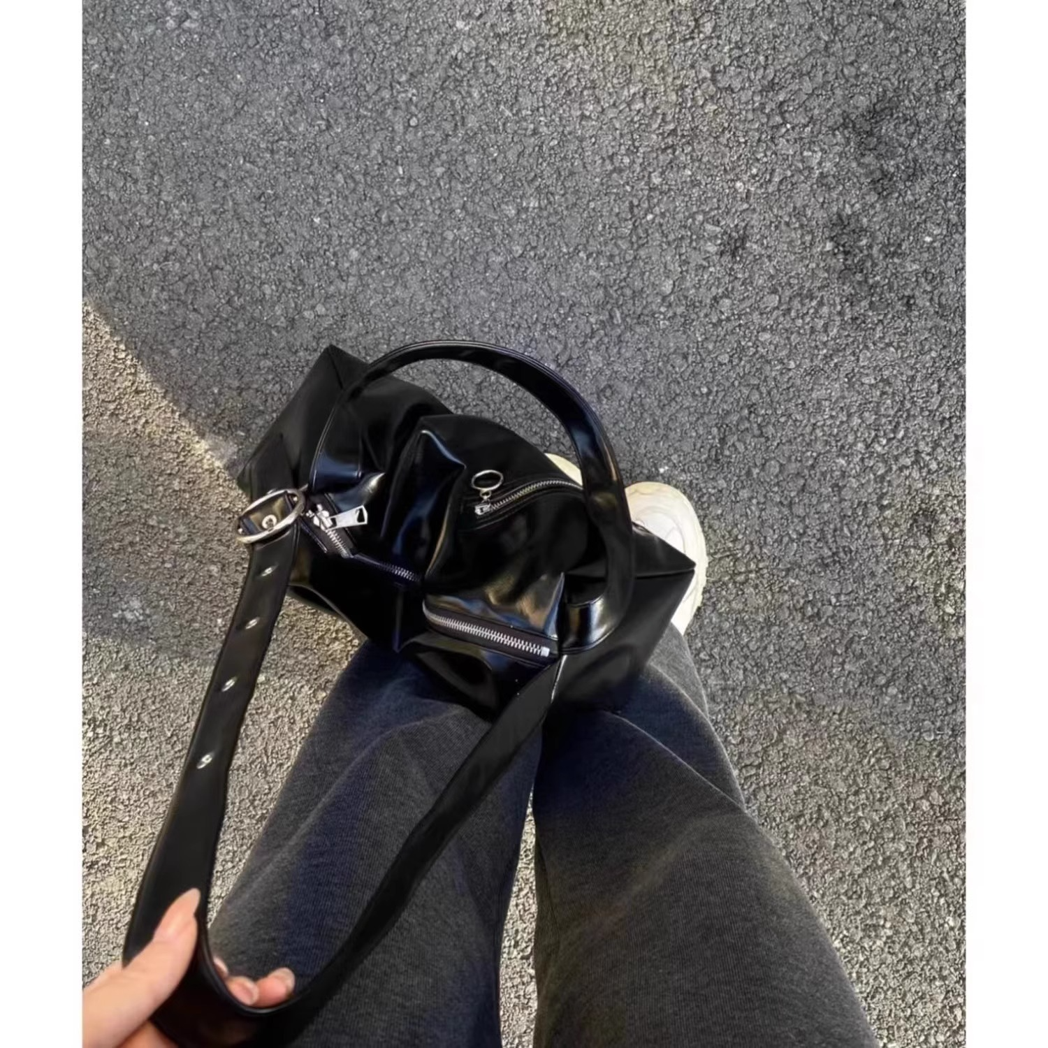 Schultertasche für Damen ⎜ Weiche Umhängetasche aus Leder mit modernem Design für Alltag und Freizeit