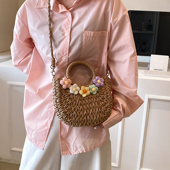 Strohtasche für Damen ⎜ Süßes Blumen-Design mit praktischem Henkel und Schultergurt