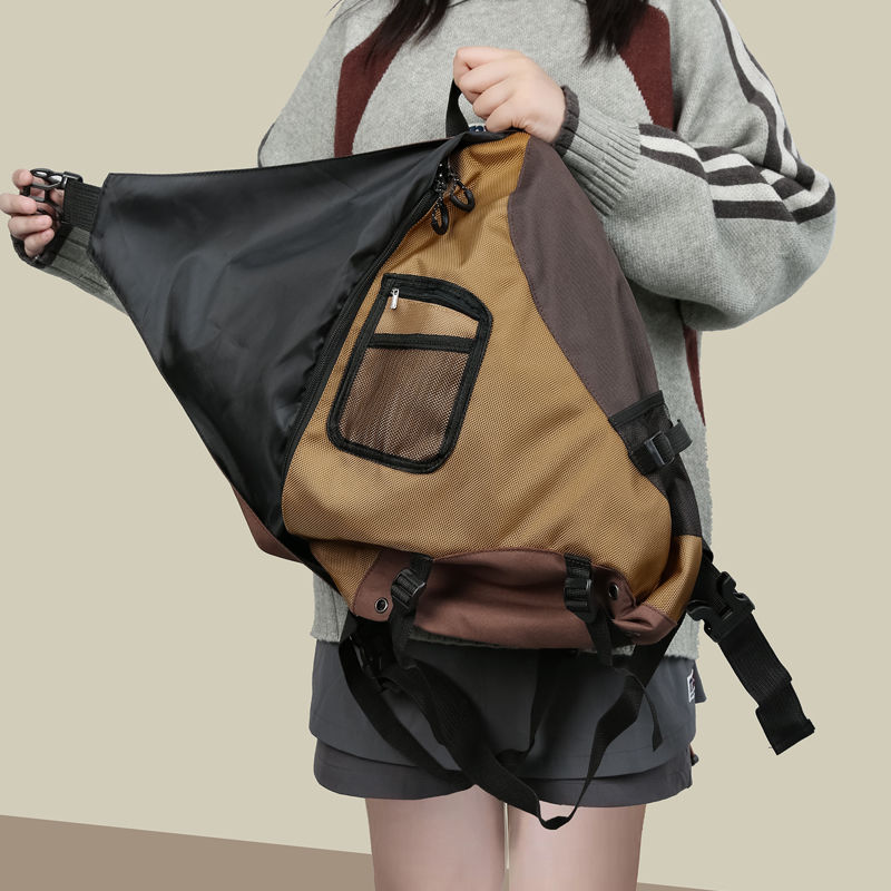 Crossbody Rucksack für Outdoor-Aktivitäten ⎜ Wasserdichte Schultertasche im Retro-Stil mit Viel Stauraum und Flaschenhalter