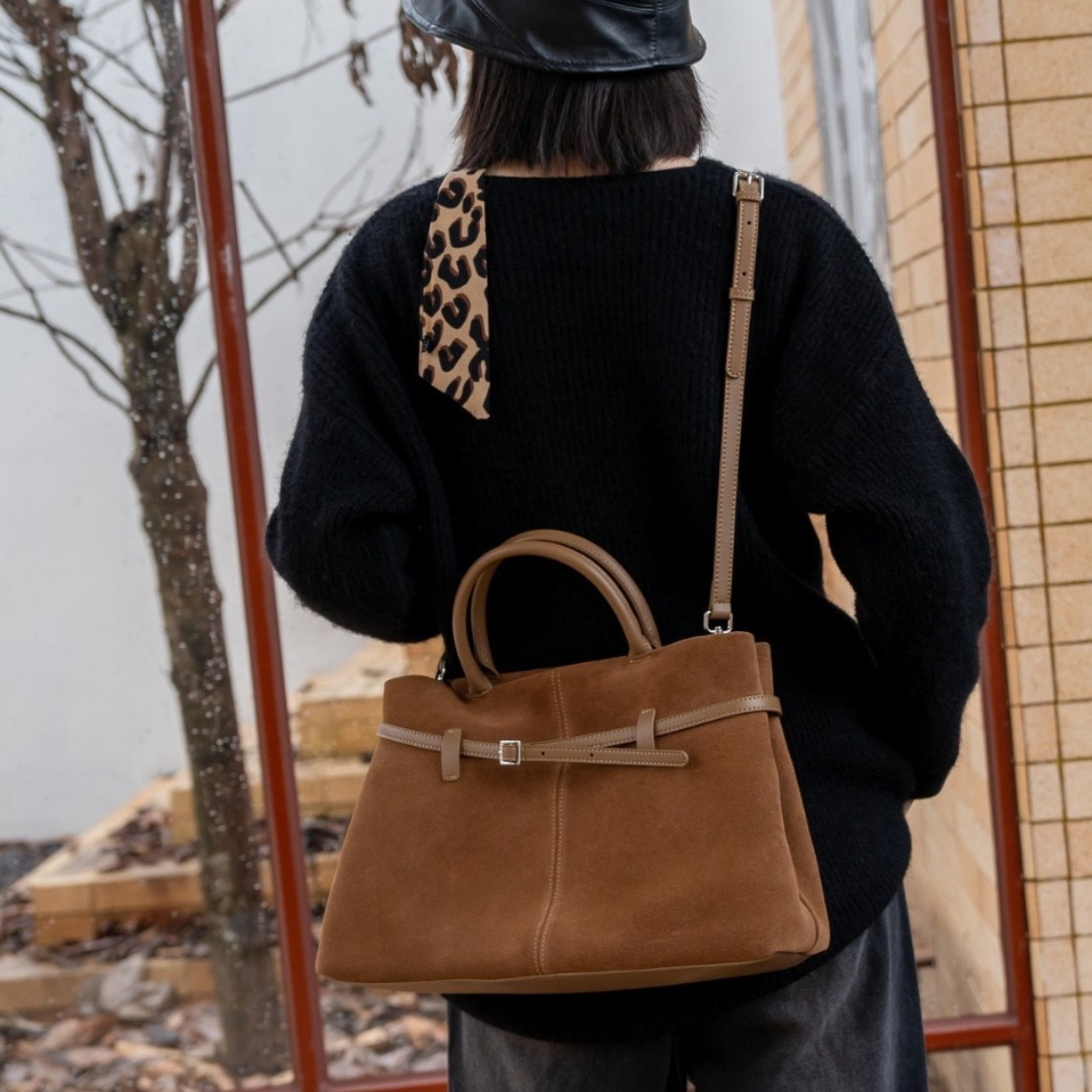 Damen Schultertasche ⎜ Wildleder Retro Tasche mit verstellbarem Riemen und elegantem Design