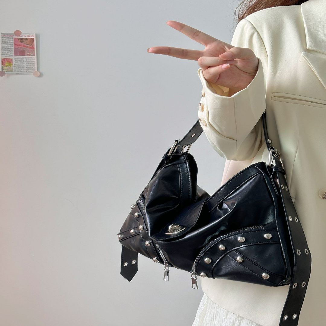 Schultertasche für Damen ⎜ Retro Biker-Bag mit Nieten und Reißverschlüssen für lässige Outfits und Alltag
