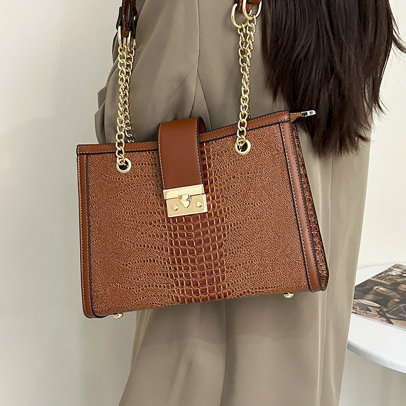 Schultertasche für Damen ⎜ Stilvolle Alltagstasche mit Krokoprägung und goldener Kette für Büro und Freizeit