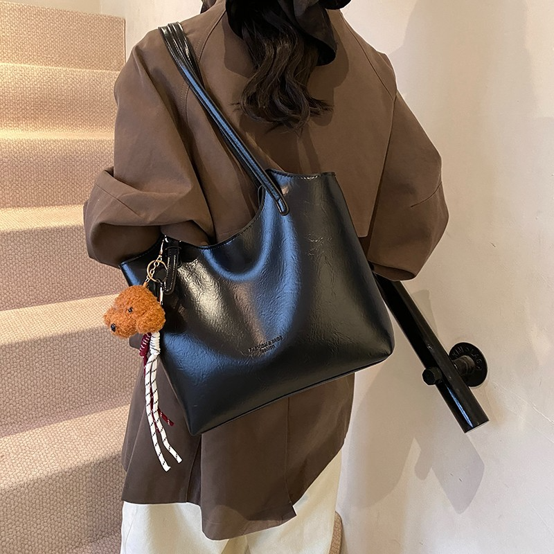 Damen Schultertasche ⎜ Geräumige Retro-Tasche aus Kunstleder für Alltag und Büro