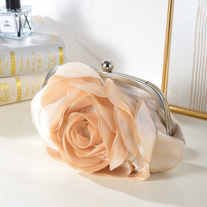 Clutch für Damen ⎜ Elegante Abendtasche in Blumenform mit glänzendem Metallverschluss