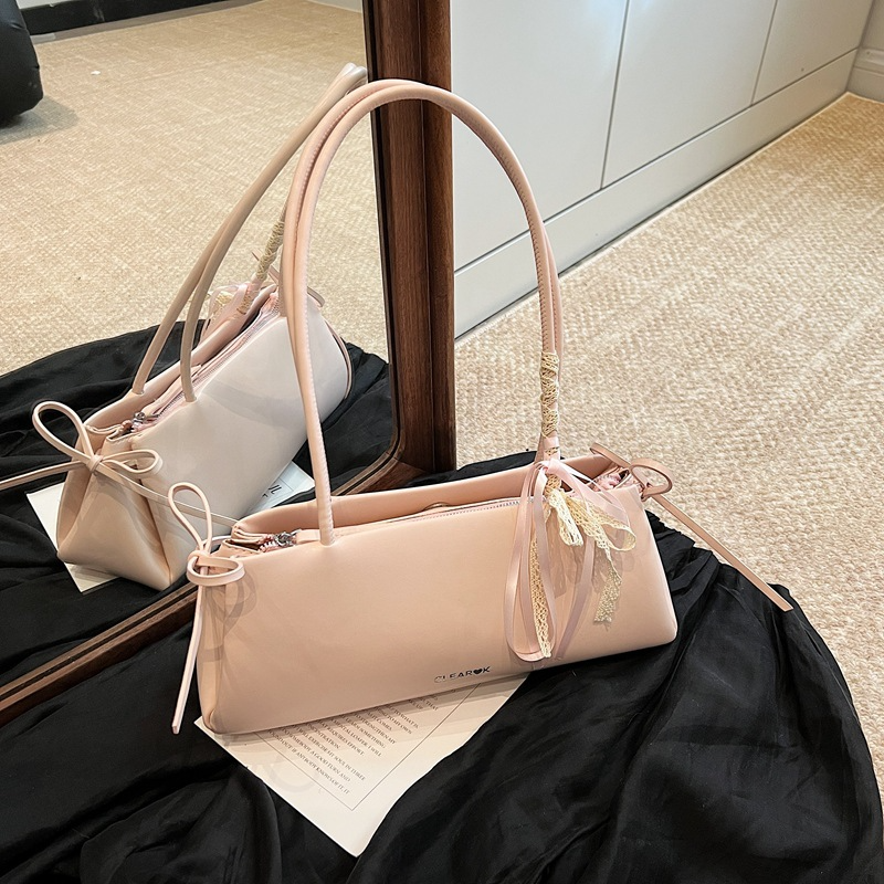 Elegante Damen Schultertasche ⎜ Schlichte Umhängetasche mit Verstellbaren Trägern und Femininer Form