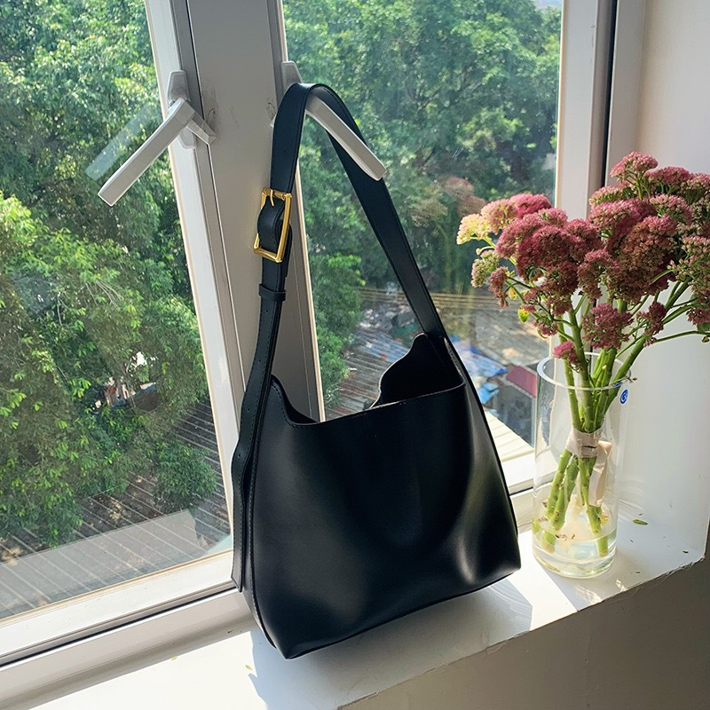Bucket Bag für Damen ⎜ Modische Schultertasche mit verstellbarem Gurt und viel Stauraum für unterwegs