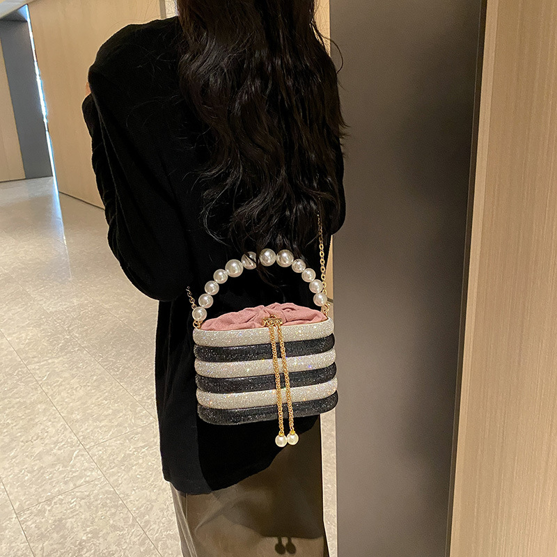 Abendtasche für Damen ⎜ Elegante Perlenhenkel-Bag mit Glitzerdesign für Party, Dinner und besondere Anlässe