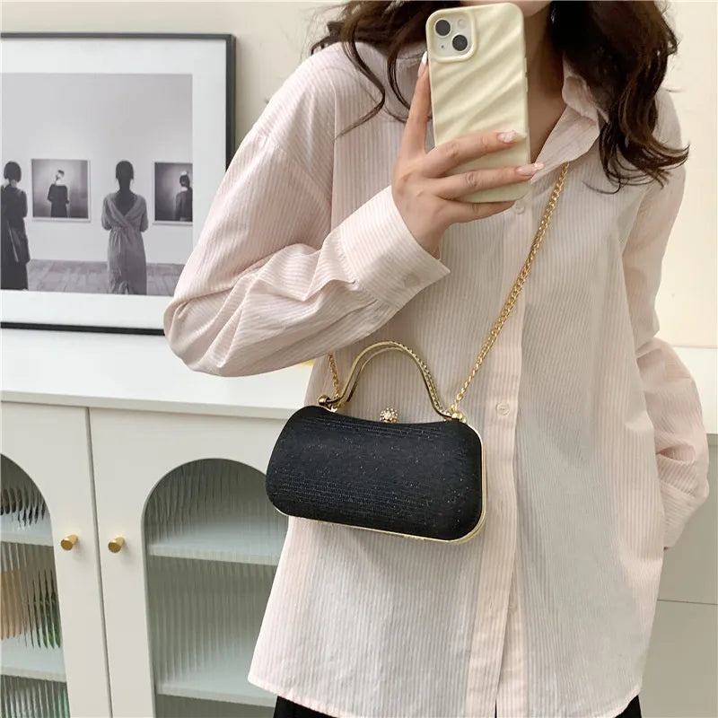 Clutch für Damen ⎜ Luxuriöse Abendtasche mit Strasshenkel und Kettenriemen für festliche Anlässe