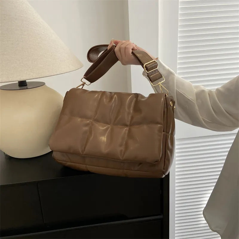 Schultertasche für Damen ⎜ Große Stepp-Tasche im Retro-Design mit weichem Tragekomfort und viel Stauraum