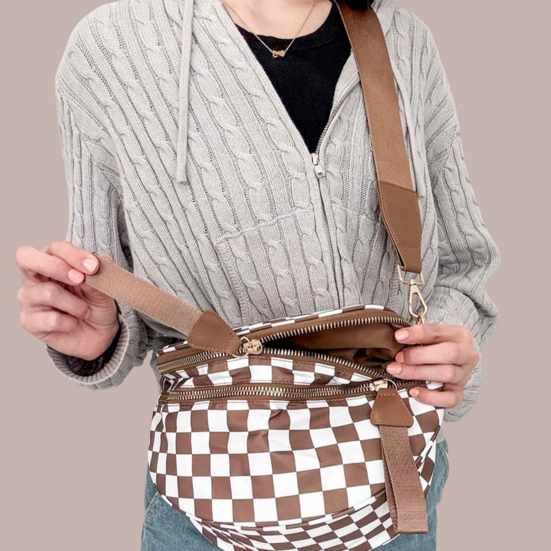 Umhängetasche für Damen ⎜ Schachbrett-Design mit doppeltem Reißverschluss und verstellbarem Schulterriemen