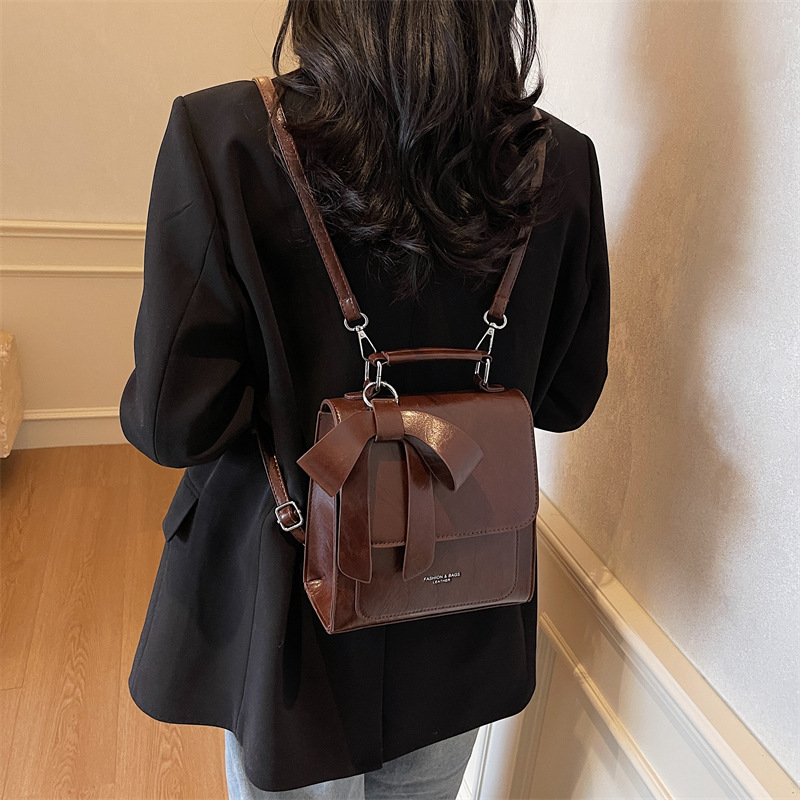 Moderne Umhängetasche für Damen ⎜ Elegante Tasche mit Schleifen-Design und praktischem Tragegriff