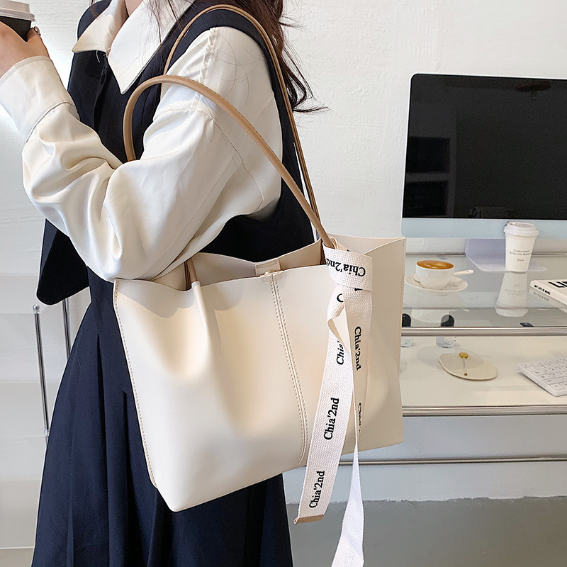 Shopper Tasche für Damen ⎜ Schlichtes Design mit Schulterriemen für Alltag und Büro