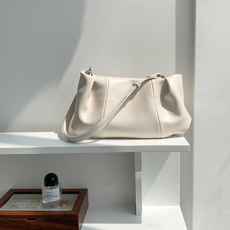 Schultertasche für Damen ⎜ Modische Unterarmtasche mit Reißverschluss und Falten-Design für Alltag und Ausgehen