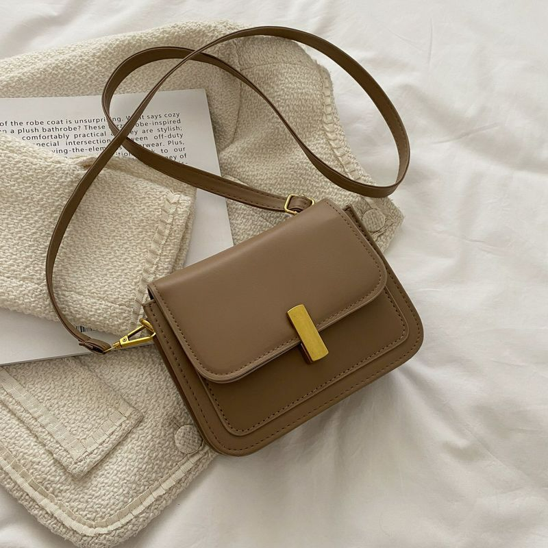 Umhängetasche für Damen ⎜ Kompakte Schultertasche in Retro-Optik mit Magnetverschluss und elegantem Design
