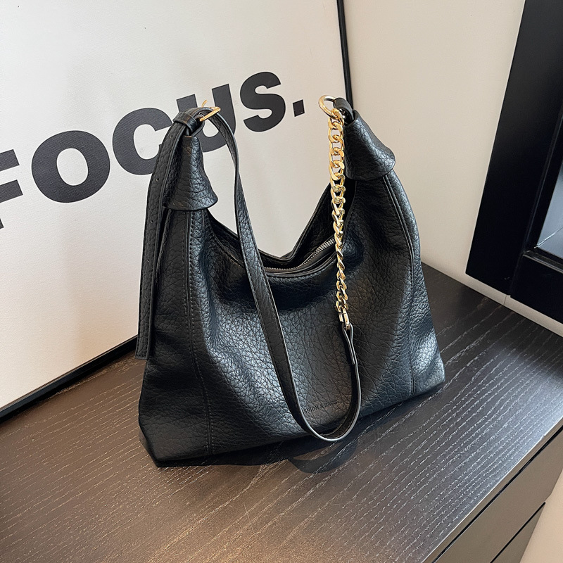 Damen Schultertasche aus Leder ⎜ Elegante Hobo Bag mit Kette für Alltag und Büro