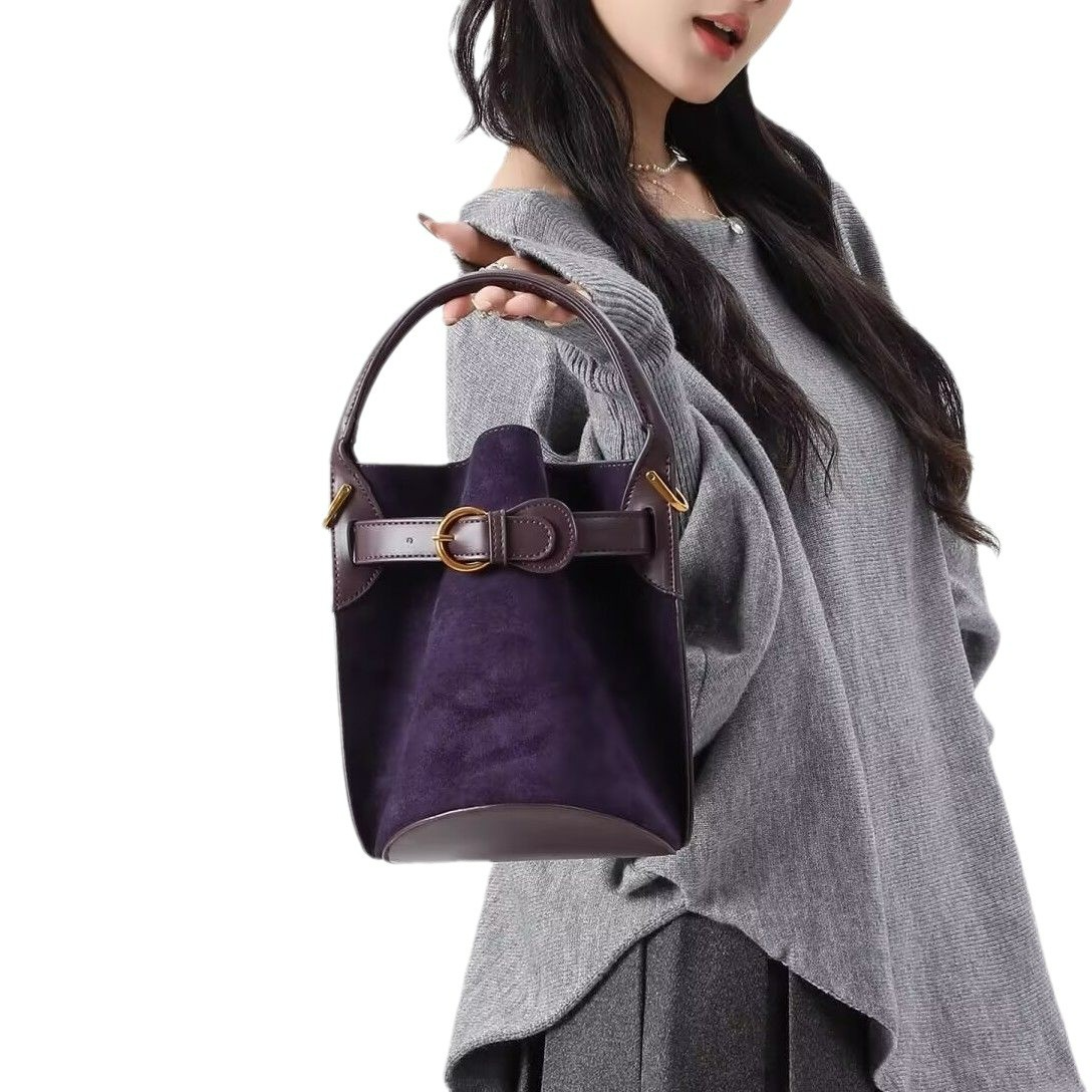Damen Bucket Bag aus Samt ⎜ Elegante Schultertasche in Lila mit Verstellbarem Riemen und Modernem Verschluss