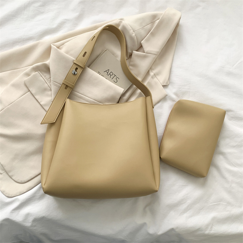 Große Schultertasche für Damen ⎜ Praktisches Design mit verstellbarem Tragegurt und zusätzlicher Tasche