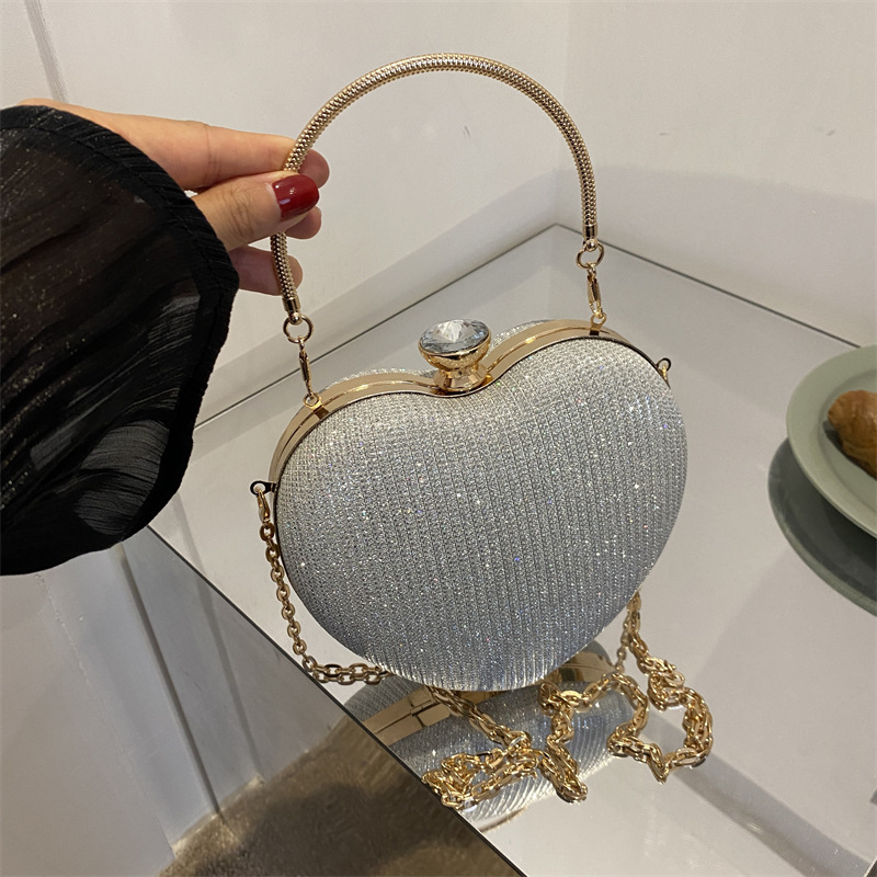 Abendtasche für Damen ⎜ Glänzende Clutch in Herzform mit Kette für elegante Events und besondere Anlässe