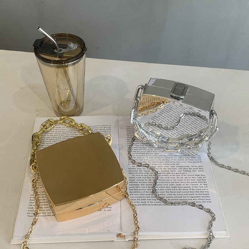 Abendtasche für Damen ⎜ Elegante Box-Tasche mit Gliederkette und glänzender Hartschale für besondere Anlässe