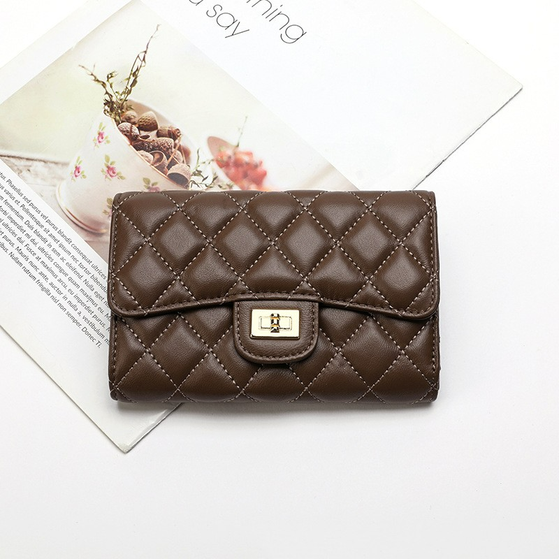 Damen Geldbörse mit Steppdesign ⎜ Kompakte Brieftasche aus weichem Leder mit Drehverschluss und Kartenfächern
