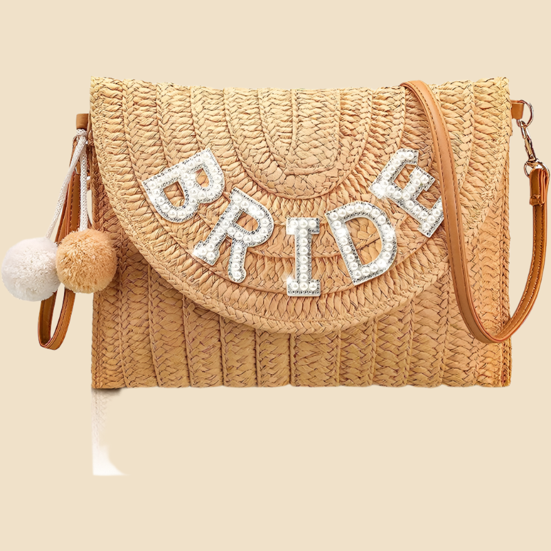 Umhängetasche aus Stroh für Damen ⎜ Stilvolle Clutch mit BRIDE-Schriftzug und Pompons für Junggesellinnenabschied