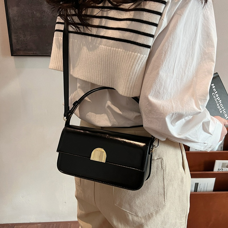 Schultertasche im Retro Design ⎜ Kompakte Umhängetasche für Damen mit Verstellbarem Riemen und Schnalle