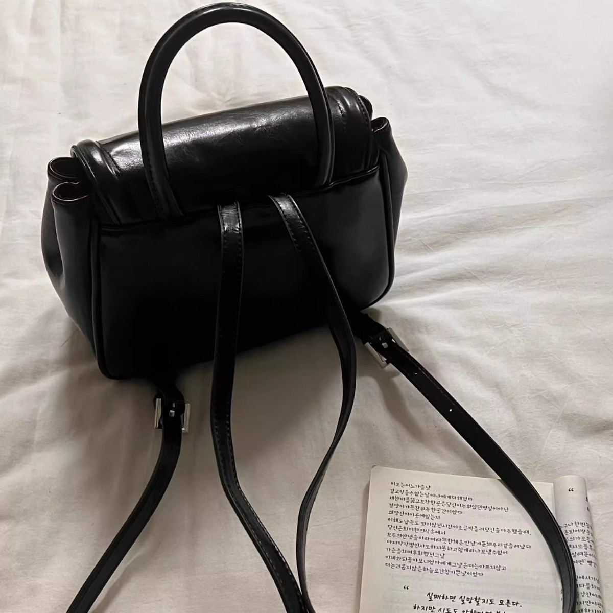 Damen Rucksack Handtasche ⎜ Eleganter Tagesrucksack im College-Stil mit Frontfach und verstellbaren Trägern
