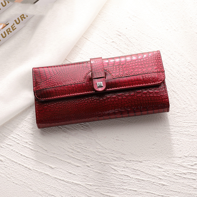 Damen Geldbörse aus Lackleder ⎜ Elegantes Portemonnaie mit Krokoprägung und sicherem Verschluss für Alltag und Ausgehen