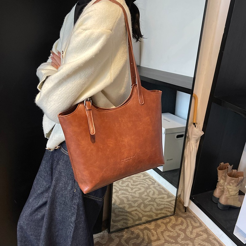Damen Schultertasche ⎜ Geräumige Retro-Tasche aus Kunstleder für Alltag und Büro