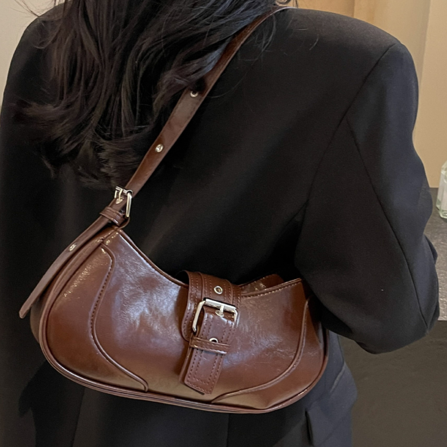 Damen Schultertasche aus Kunstleder ⎜ Elegantes Baguette-Design mit verstellbarem Tragegurt