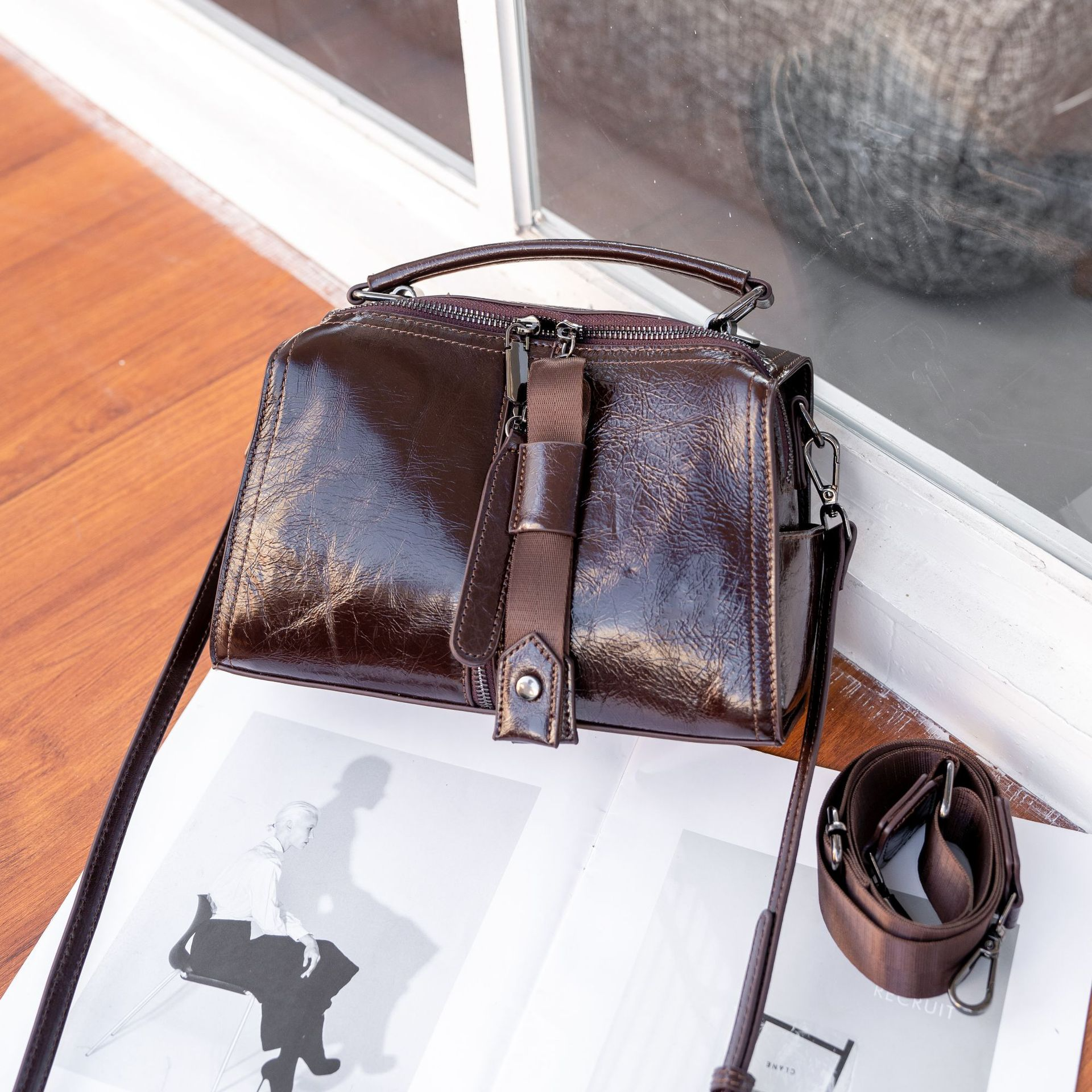 Umhängetasche für Damen ⎜ Elegante Ledertasche mit Reißverschluss und verstellbarem Schultergurt