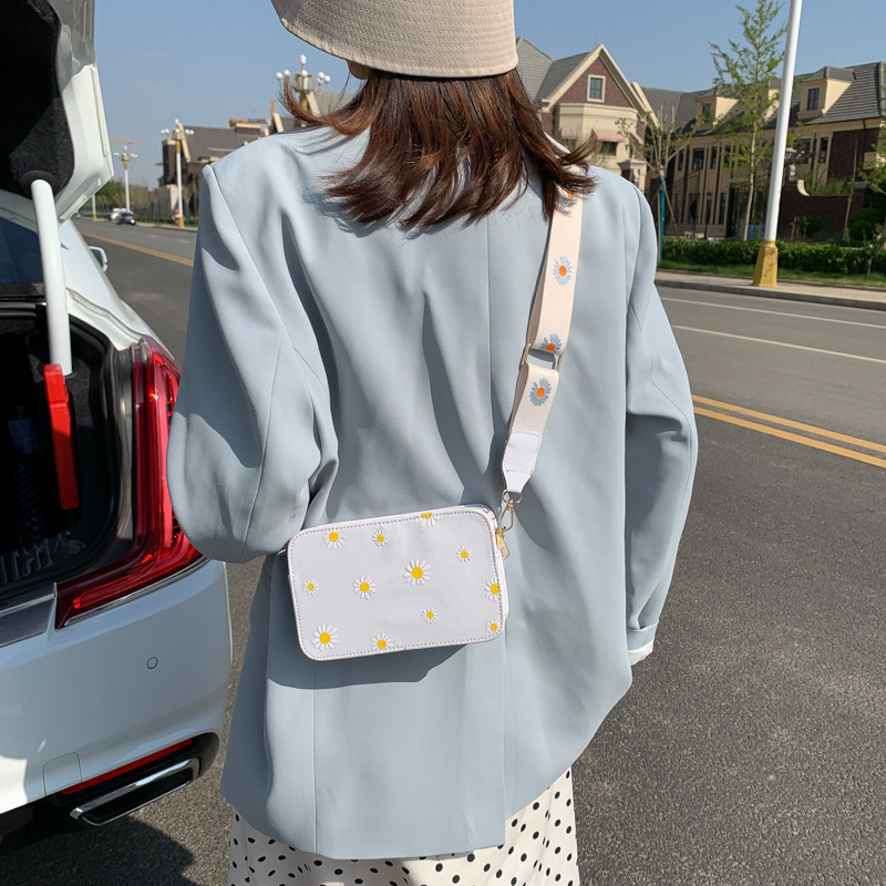 Crossbody Tasche für Damen ⎜ Modische Schultertasche mit Blumenmuster und verstellbarem Trageriemen